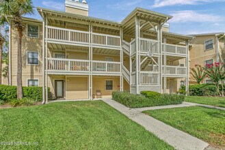 100 Fairway Park Blvd in Palm Valley, FL - Foto de edificio - Building Photo