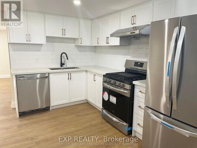 533 Carman Ct in Oshawa, ON - Building Photo - Building Photo