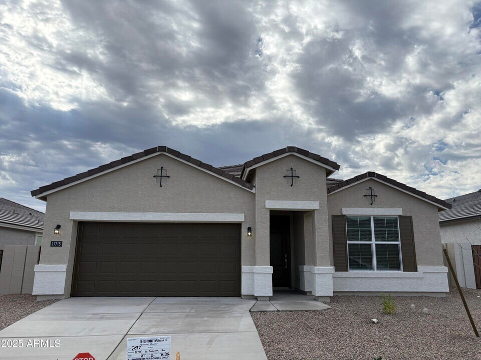 17715 W Turquoise Ave in Glendale, AZ - Building Photo