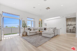 728 W 37th St in Los Angeles, CA - Building Photo - Building Photo
