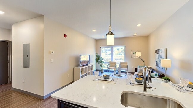 University Square North in Salem, MA - Foto de edificio - Building Photo