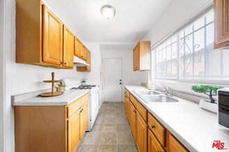 640 W 81st St in Los Angeles, CA - Building Photo - Building Photo