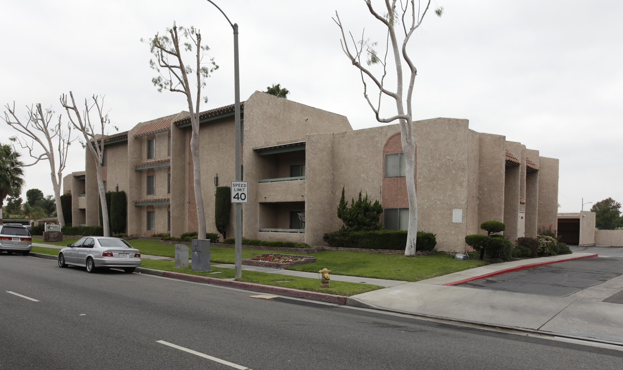 Meadow Pointe Apartments in Buena Park, CA - Building Photo