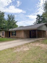 2601 N Jefferson Ave, Unit 2601 N Jefferson #1 in Cameron, TX - Building Photo