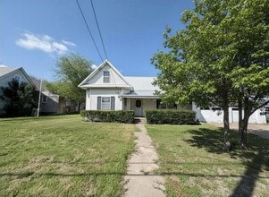 411 E Avenue G in Midlothian, TX - Building Photo - Building Photo