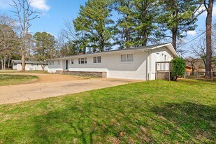 8009 Whitesburg Dr in Huntsville, AL - Building Photo