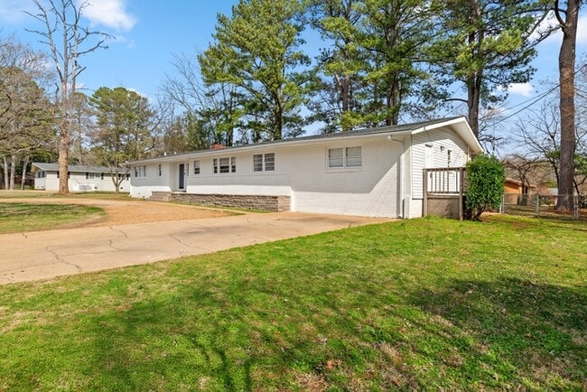 8009 Whitesburg Dr