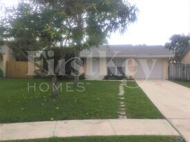 6129 Moonbeam Dr in Greenacres, FL - Building Photo