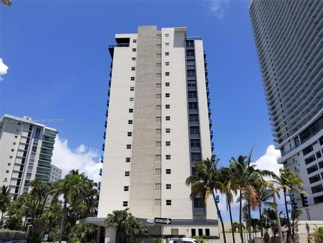 4001 S Ocean Dr, Unit 4H in Hollywood, FL - Building Photo - Building Photo