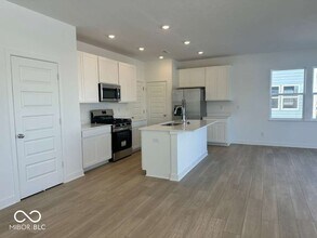 820 Hardin Pl in Greenwood, IN - Building Photo - Building Photo