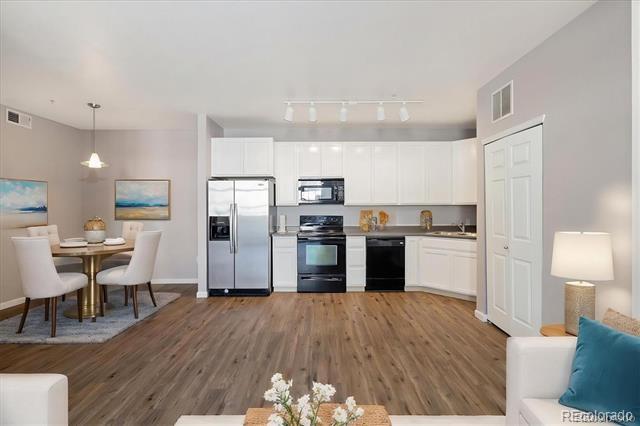 3890 S Dayton St in Aurora, CO - Building Photo - Building Photo