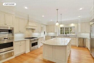 159 Swamp Rd in East Hampton, NY - Building Photo - Building Photo