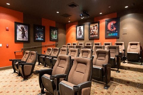 Bell Stoughton in Stoughton, MA - Foto de edificio - Building Photo