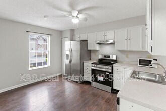 122 Manor View Dr in Manor, PA - Foto de edificio - Building Photo