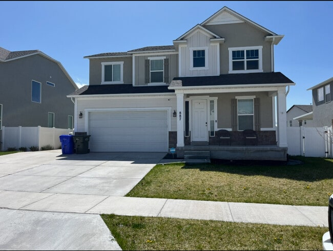 property at 887 N Galena Dr