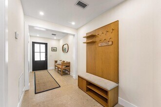 1070 Marble Way in Boca Raton, FL - Foto de edificio - Building Photo