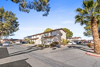 121 N Gateway Blvd in Ridgecrest, CA - Building Photo - Building Photo