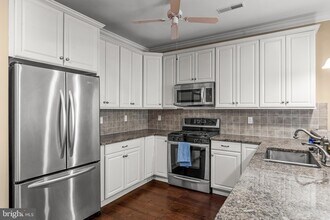 2022 Crescent Wy, Unit C2022 in Cherry Hill Township, NJ - Foto de edificio - Building Photo