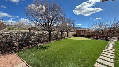 Spacious 3 bedroom 2 bath with Large Backyard in Alamogordo, NM - Building Photo - Building Photo
