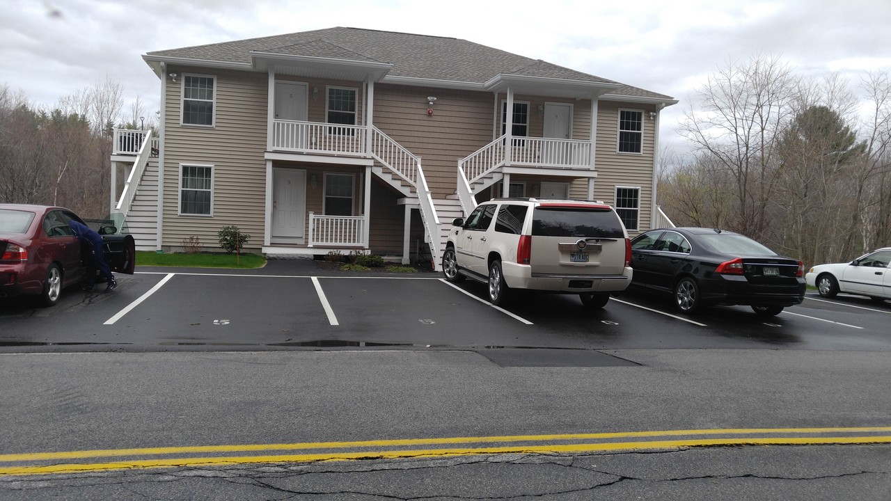 28 Old Pine Hill Rd, Unit 5 in Berwick, ME - Building Photo