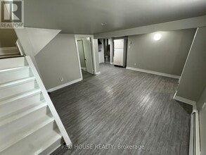 336 Queenston St in St Catharines, ON - Building Photo - Building Photo