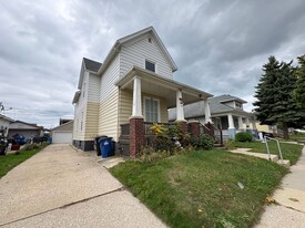 1801 N Wisconsin St in Racine, WI - Building Photo