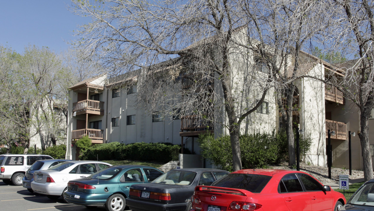 Hilltop Apartments in Wheat Ridge, CO - Foto de edificio