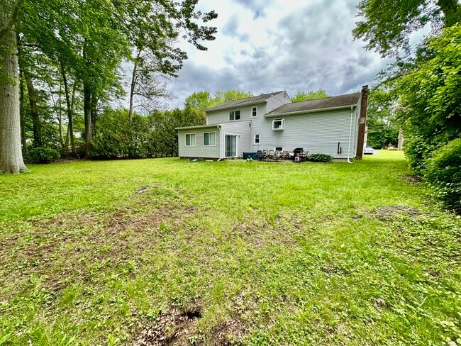30 Lyman Rd in West Hartford, CT - Building Photo - Building Photo