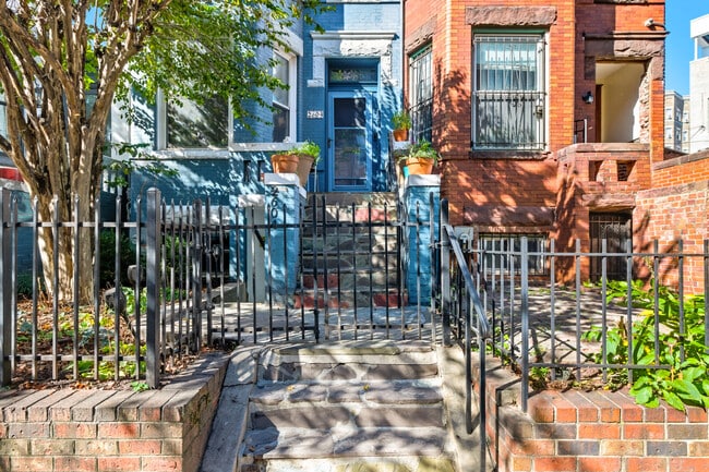 2604 Mozart Pl NW, Unit 2