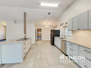 3319 Country Creek Dr NW in Kennesaw, GA - Building Photo - Building Photo