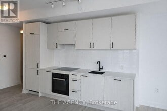 1 Quarrington Lane in North York, ON - Building Photo - Building Photo