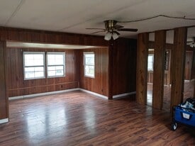 31 Coach Dr in Jackson, TN - Building Photo