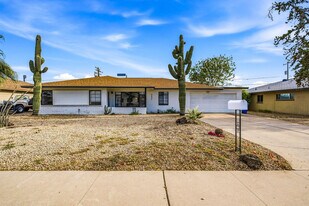 2421 W Anderson Ave in Phoenix, AZ - Building Photo
