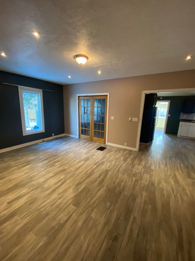 104 Queen St N in Simcoe, ON - Building Photo - Building Photo