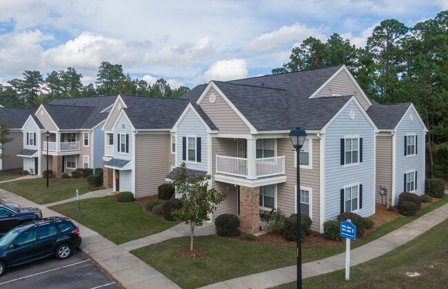 Hawthorne at the Pines in Aberdeen, NC - Foto de edificio - Building Photo