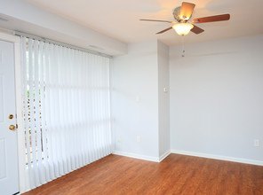 East Pines Terrace Apartments in Riverdale, MD - Foto de edificio - Interior Photo