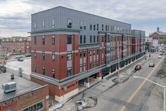 Acre Crossing in Lowell, MA - Foto de edificio - Building Photo