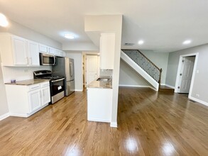 2342 Old Kings Ct in Schaumburg, IL - Building Photo - Building Photo