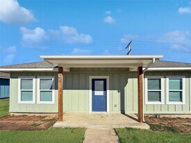 2012 Willow Pl in Blackwell, OK - Building Photo