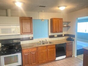 1715 Meadow Green Dr in Missouri City, TX - Building Photo - Building Photo