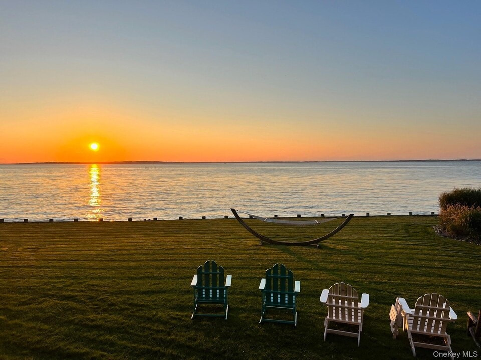 29 Bittersweet Ln in Sag Harbor, NY - Building Photo