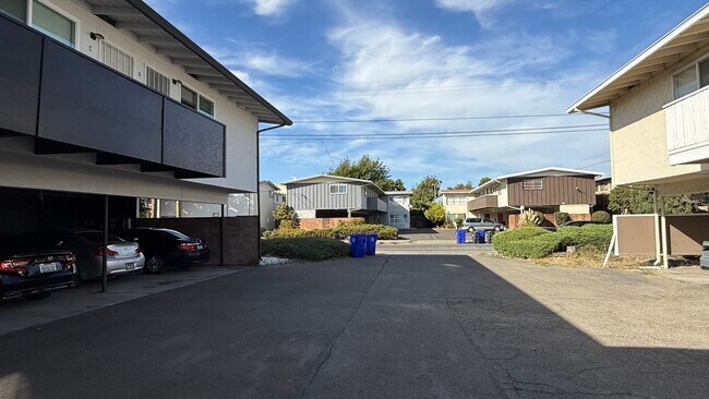 14723 Martell Ave-Unit -14723 Martell Ave Unit A in San Leandro, CA - Foto de edificio - Building Photo