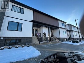 4263 Fourth Ave in Niagara Falls, ON - Building Photo