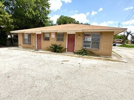 703 West Summit Ave in San Antonio, TX - Building Photo