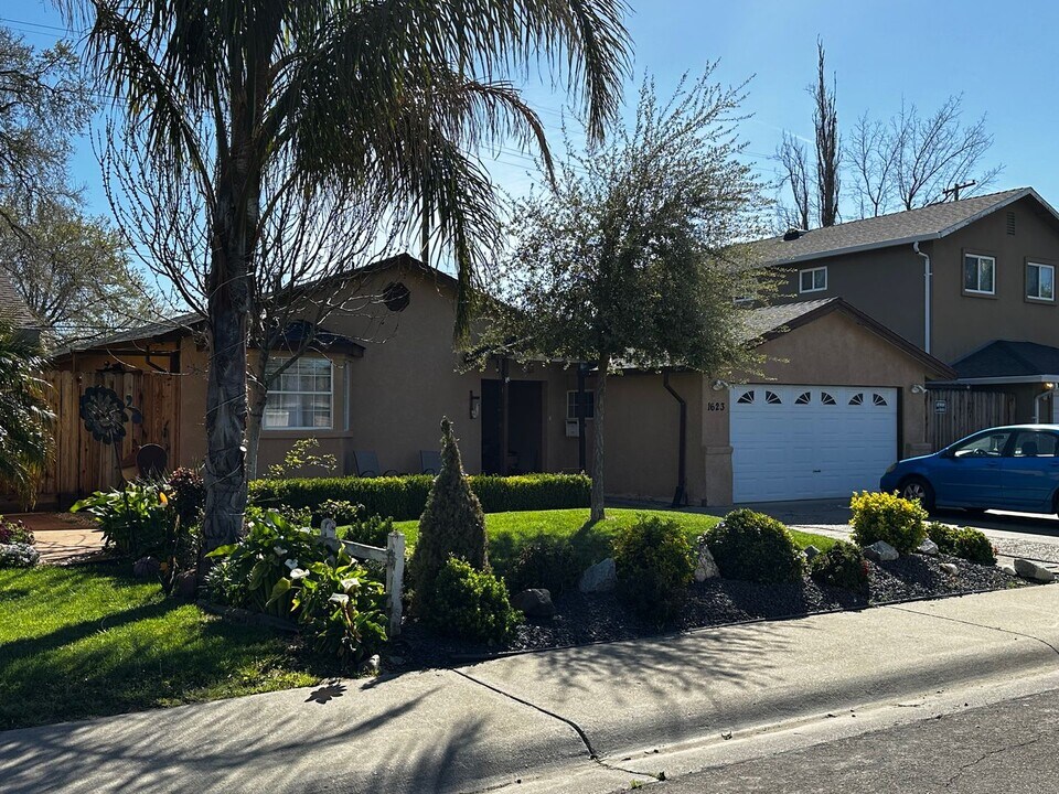 1623 Sherman St in Woodland, CA - Building Photo