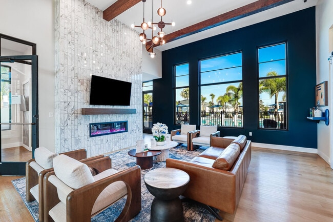 Yardly Ellenton in Palmetto, FL - Foto de edificio - Building Photo