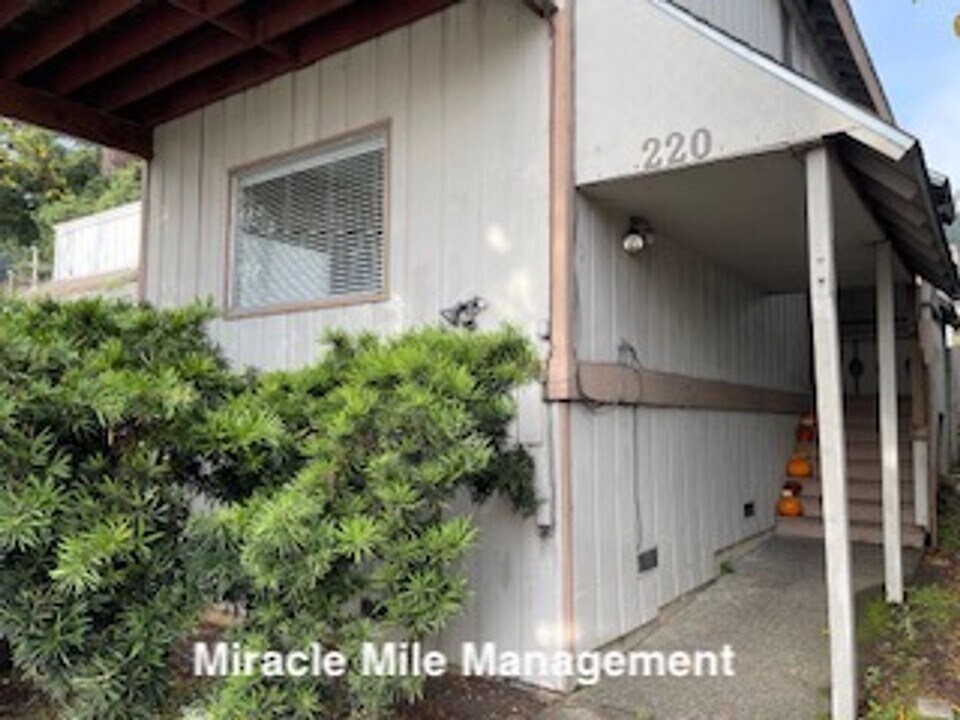 220 Almonte Blvd in Mill Valley, CA - Building Photo
