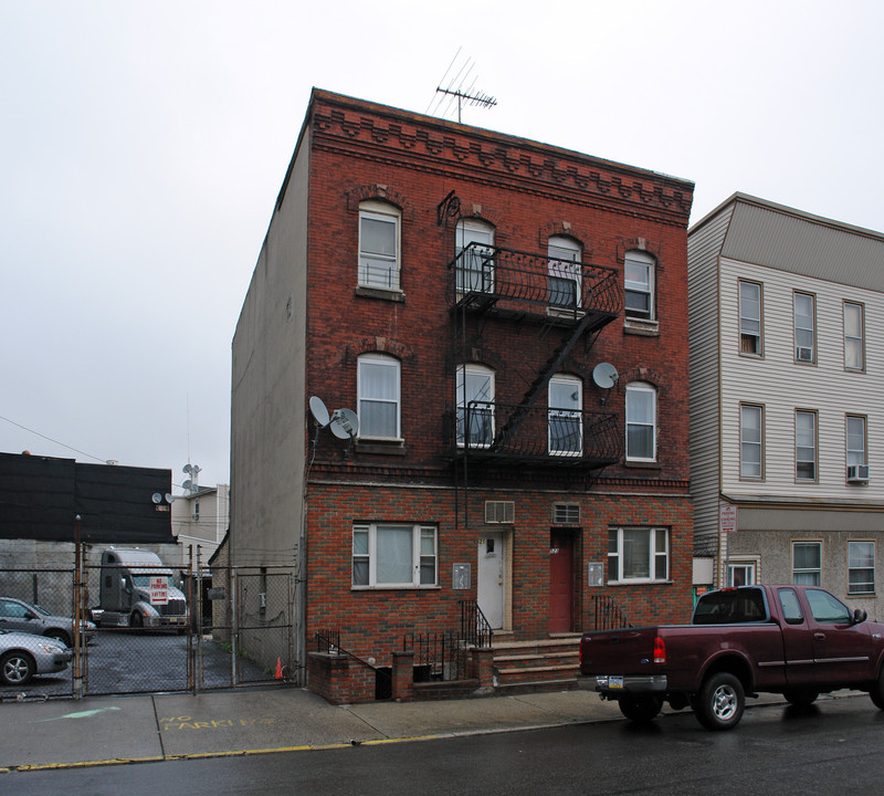 521-523 Market St in Newark, NJ - Foto de edificio