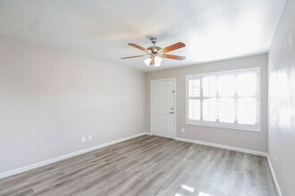 8402 S 15th Way in Phoenix, AZ - Building Photo - Building Photo