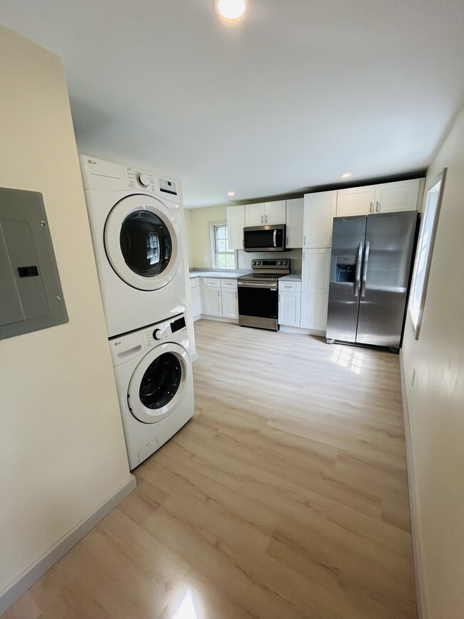 50 King St, Unit 3